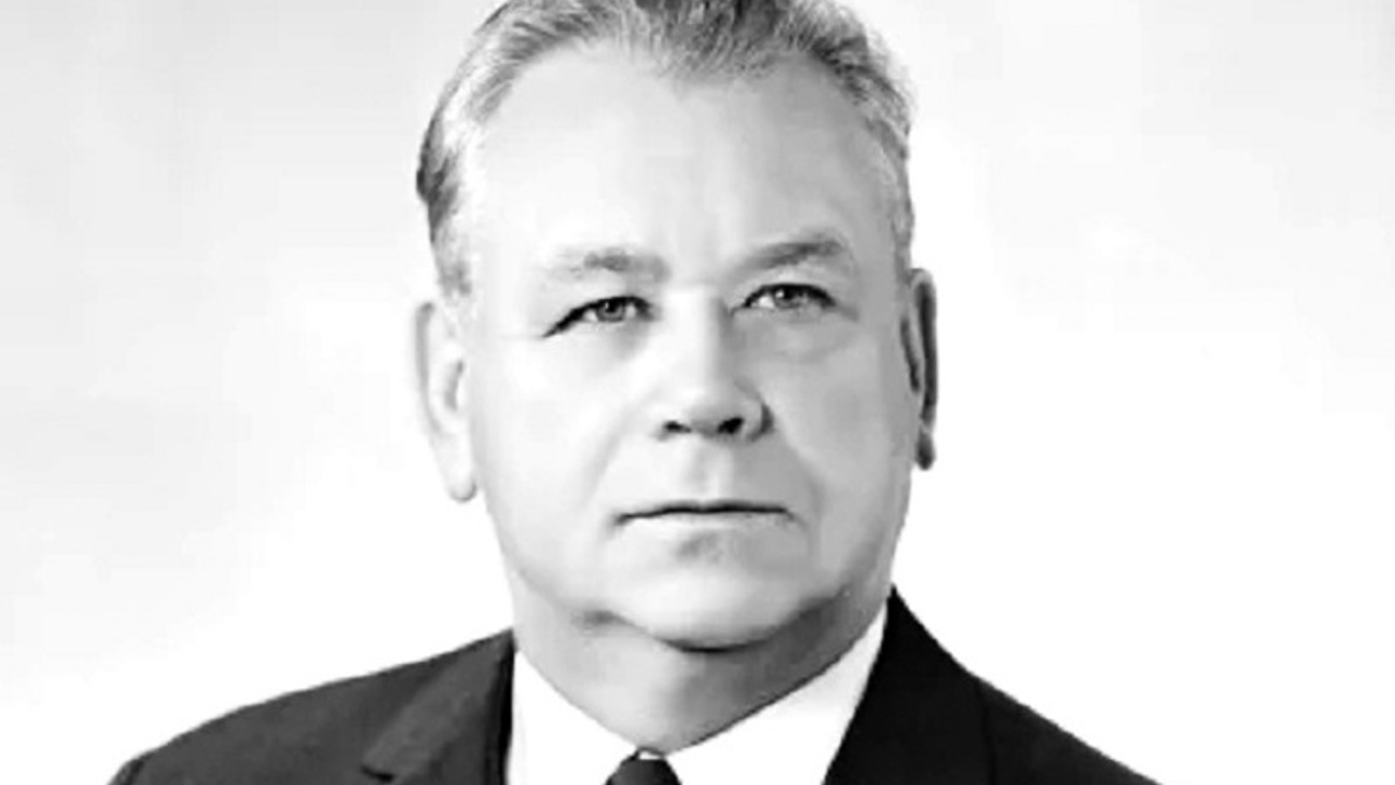 Claires Introduction (Mark Dorselning tarjimasi bilan filmi)