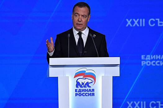 Медведев провел совещание по комплектованию армии контрактниками