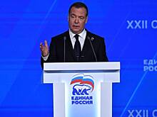 Медведев провел совещание по комплектованию армии контрактниками