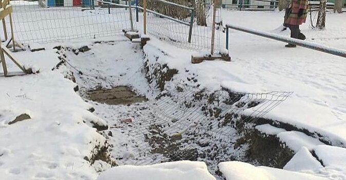 Томские коммунальщики оставили «зимовать» незакрытую теплотрассу