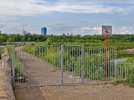 В Красноярске на Южном берегу закрыли дамбу