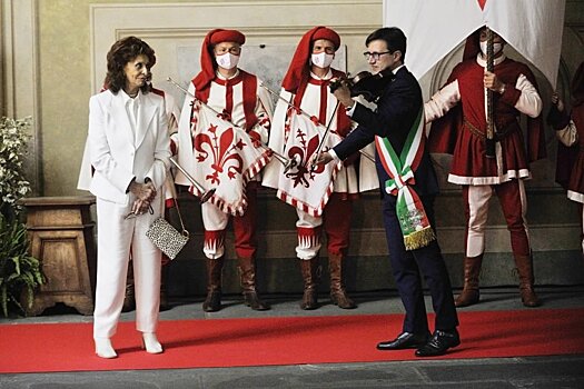 Мэр Флоренции стал гидом ради возвращения туристов
