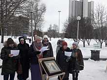 В сквере у Театра драмы провели пикет и помолились за строительство храма святой Екатерины