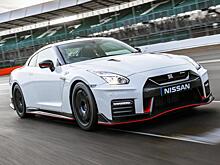 Nissan "все еще работает" над новыми моделями GT-R и Z