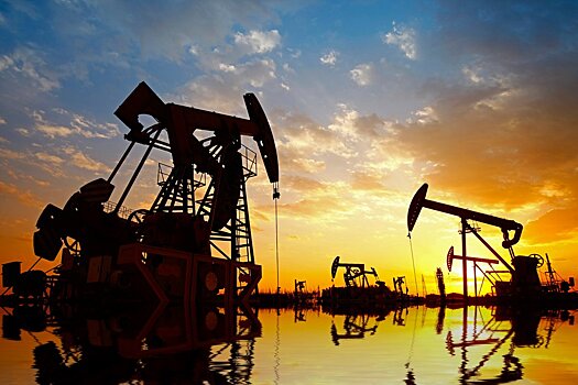 Нефть снова дешевеет после недавнего роста