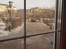 Внедорожник проехался по площади Ленина в Чите