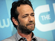 52-летнюю звезду сериала «Беверли-Хиллз, 90210» Люка Перри экстренно госпитализировали