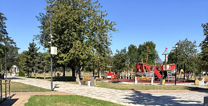 В Семикаракорске после длительного благоустройства открылся центральный парк