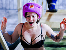 Крещенские купания: как россияне окунались в прорубь