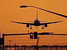 Пассажирский самолет вынужденно приземлился из-за неисправности двигателя