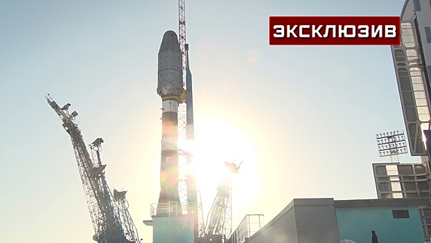 «Захватывает дух!»: туристы понаблюдали за установкой ракеты «Союз-2.1б» на Восточном