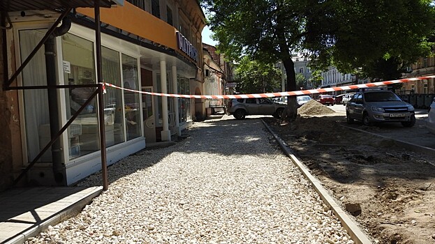 В Саратове ремонтируют тротуар, по которому не смогла проехать Собчак в инвалидной коляске