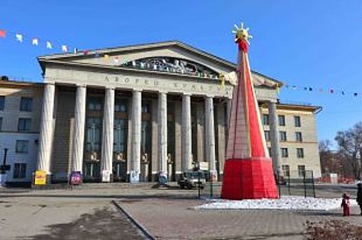 В Самаре на площади имени Кирова установлена 16-метровая «Маслена»