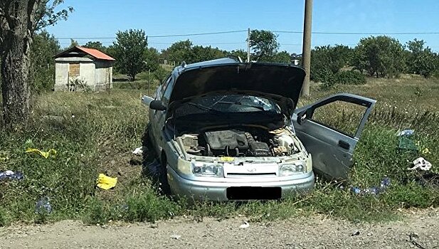 Дерево упало на внедорожник: тройное ДТП на выезде из Симферополя