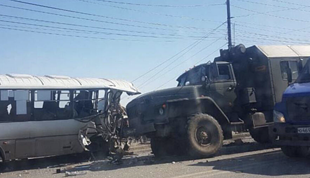 В Калуге военный грузовик врезался в автобус, пятеро пострадали