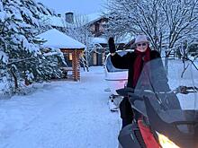 Татьяна Михалкова показала, как проводит новогодние каникулы на даче с семьёй