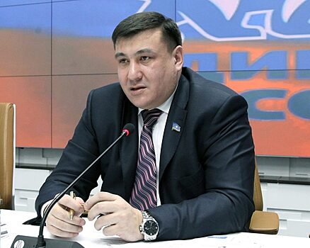 Александр Ноговицын: Пусть День Республики сплотит и вдохновит якутян на плодотворную деятельность