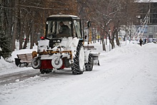 Губернатор Травников поручил очистить тротуары в Новосибирске от снега и наледи
