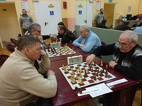 В шахматы на окружных соревнованиях сыграют пенсионеры из Митина