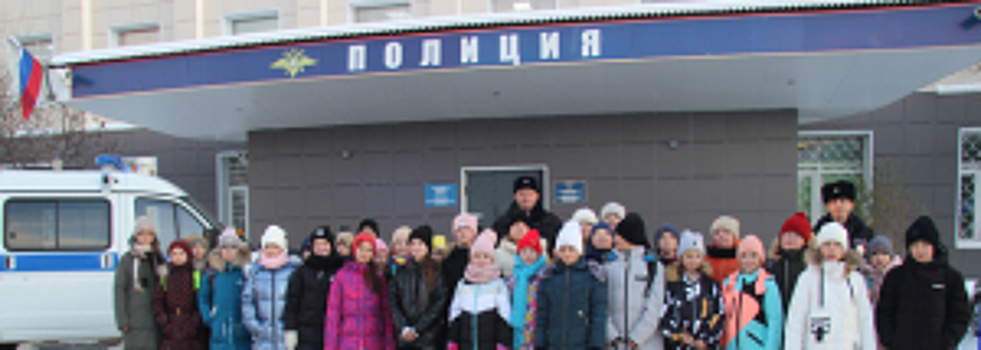 В Магадане полицейские приняли участие во Всероссийском Дне правовой помощи детям