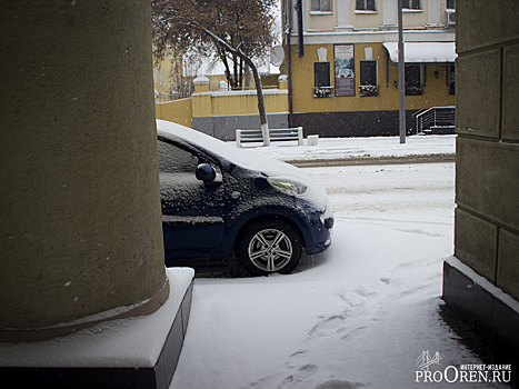 В Оренбурге продолжают расчищать улицы от снега