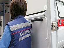 Новосибирец потребовал от врачей скорой помощи надеть бахилы