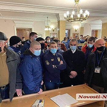 На сессию облсовета в Николаеве ворвались члены «Нацкорпуса»