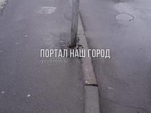 Коммунальщики восстановили антипарковочный столбик на Генерала Кузнецова по просьбе жителя