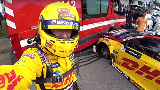 Видео: гонщик серии WTCC протаранил пожарную машину на этапе в Португалии
