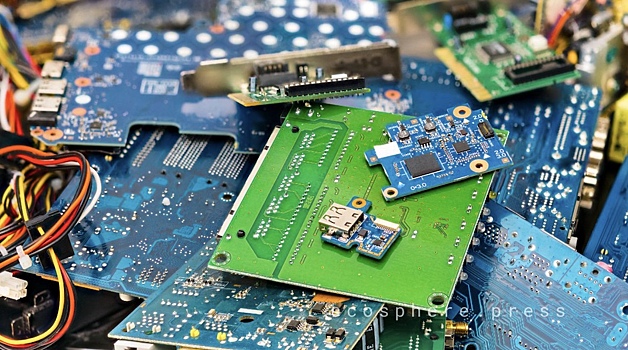 Ученые нашли быстрый способ извлекать золото из старых смартфонов