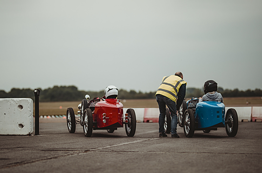 В Великобритании проведут чемпионат по гонкам на детских автомобилях Bugatti