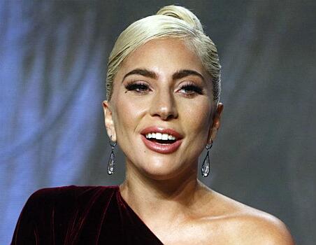«Растеряла эпатажность»: Леди Гага испортила фигуру несуразным нарядом
