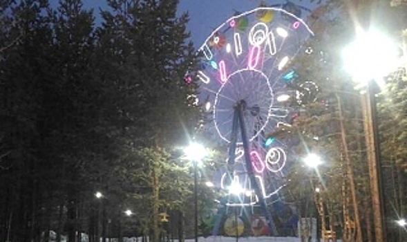 В Ноябрьске колесо обозрения превратили в гигантский надкусанный пончик