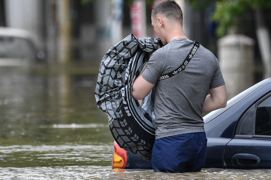 На севере Москвы подтопило частные дома