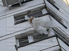 В Подмосковье пьяный мужчина упал с 9-го этажа