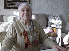 В Красноярске полицейские вручили российский паспорт 90-летней женщине, которая в детстве была узницей концлагеря