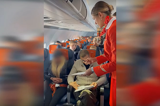 Женщина устроила скандал на борту самолета и попала на видео