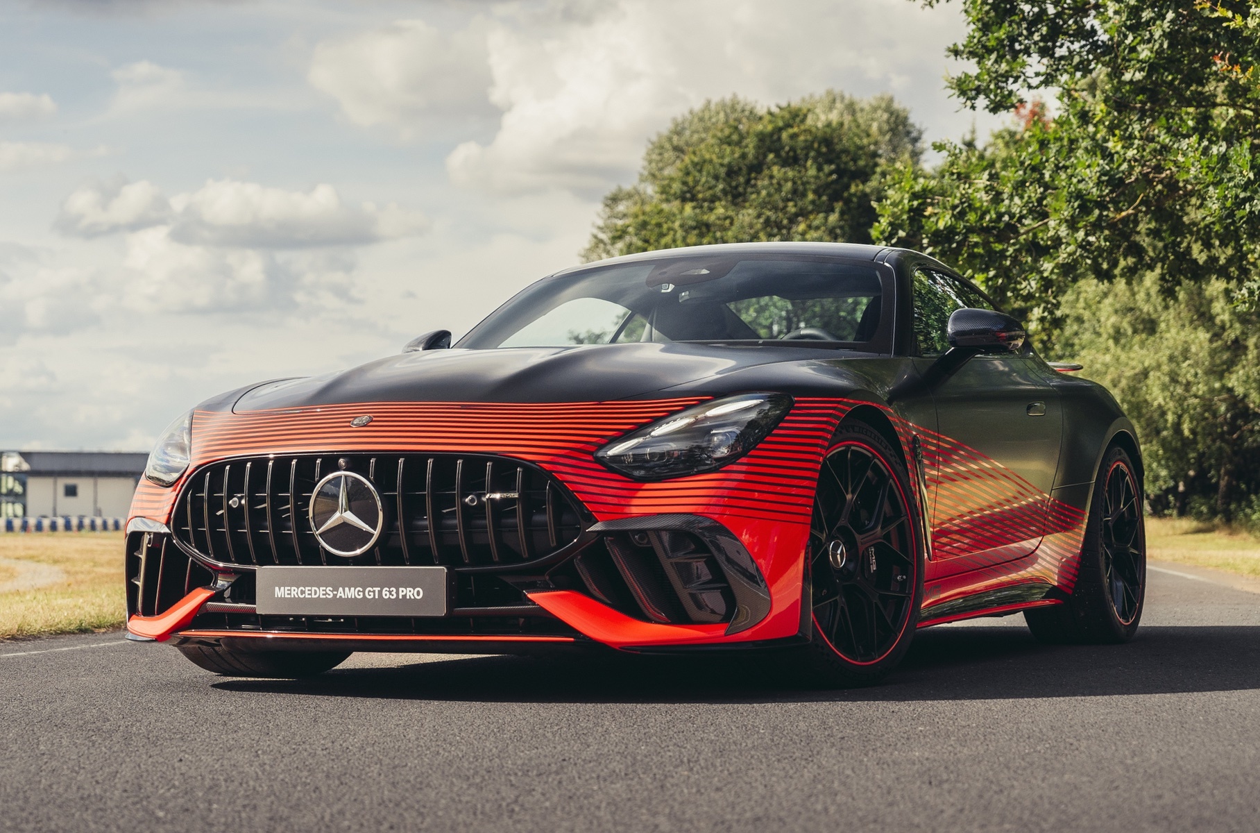 Купе Mercedes-AMG GT добавили трековую версию с приставкой Pro