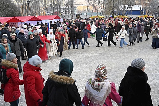 В Мурманске отметили День народного единства "Хороводом единения"
