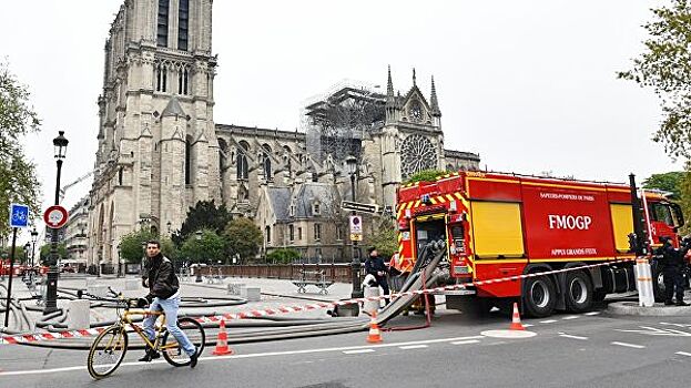 На пожаре французского собора попытались раздуть "антироссийский уголек"