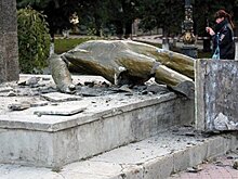 В Киеве снесли последний памятник Ленину