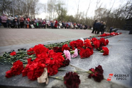 Десятки людей спели песню о Великой Отечественной войне: трогательный флешмоб прошел во Владивостоке