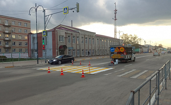 На дорогах Курской области начали наносить разметку