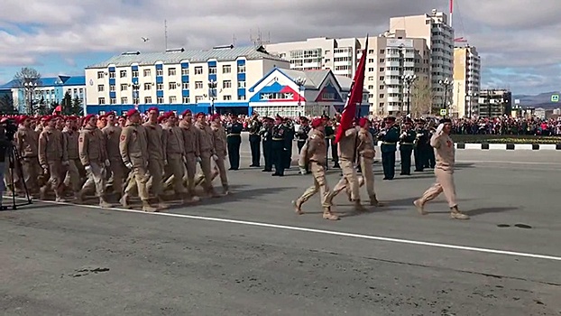 В День Победы в Южно-Сахалинске прошел парад и шествие «Бессмертного полка»