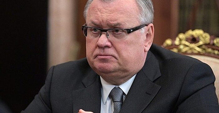 Костин дал совет кабмину через западное СМИ