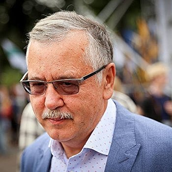 Гриценко заявил, что его младшая дочь пострадала в ДТП со школьным автобусом