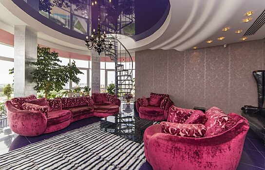 В Екатеринбурге за ₽29 млн продают квартиру с сауной и террасой на крыше