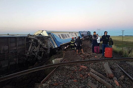 В Аргентине более 20 человек пострадали при сходе поезда с рельсов