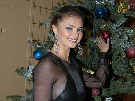 «Годовая зарплата»: сколько стоит платье Алины Кабаевой, ставшее сенсацией