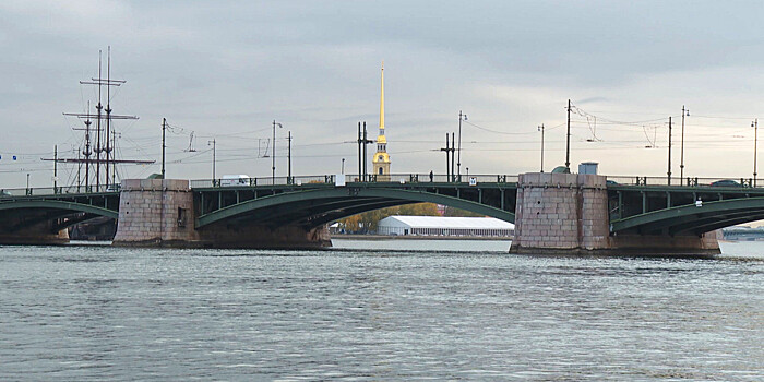 Петербург готовится к пробкам после закрытия Биржевого моста
